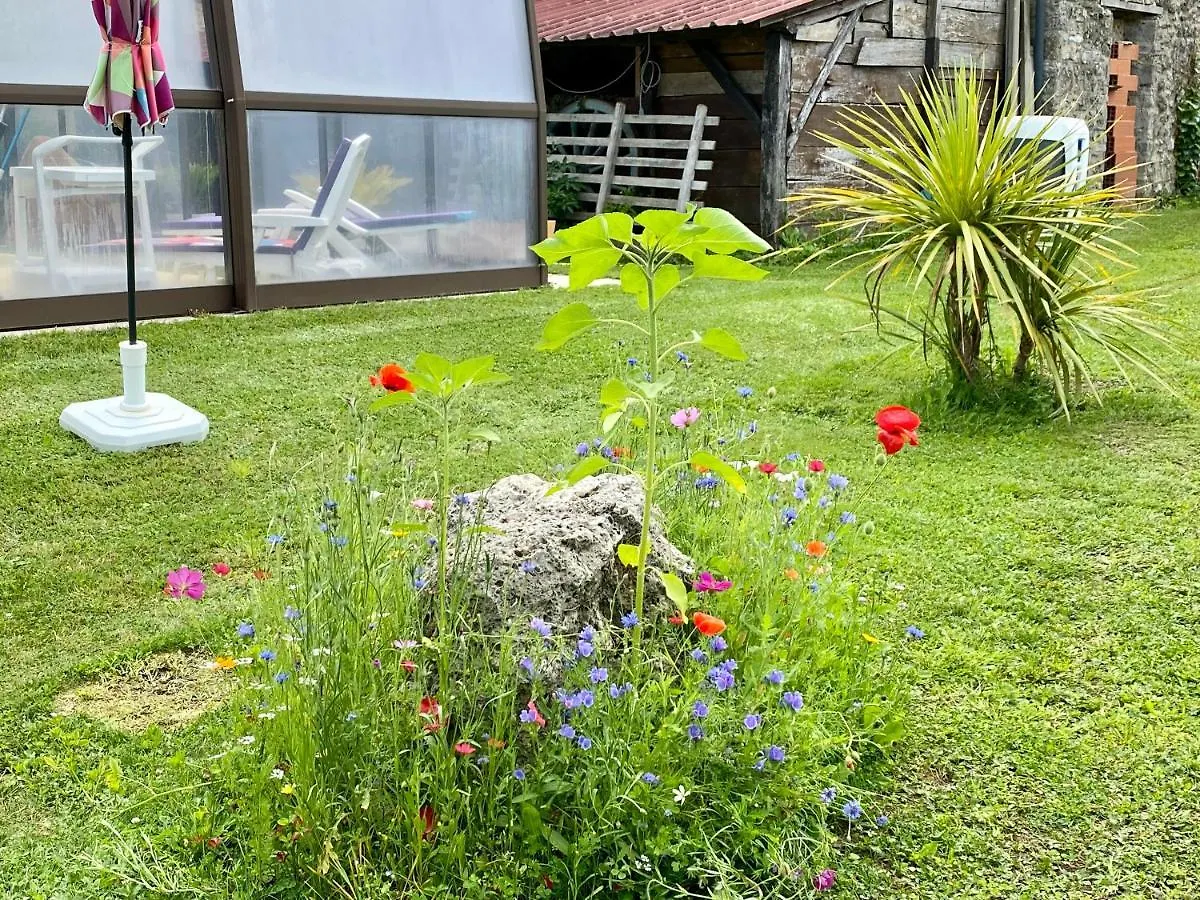 Maison Coconing Piscine Couverte Chauffee Mayrinhac-Lentour Holiday home
