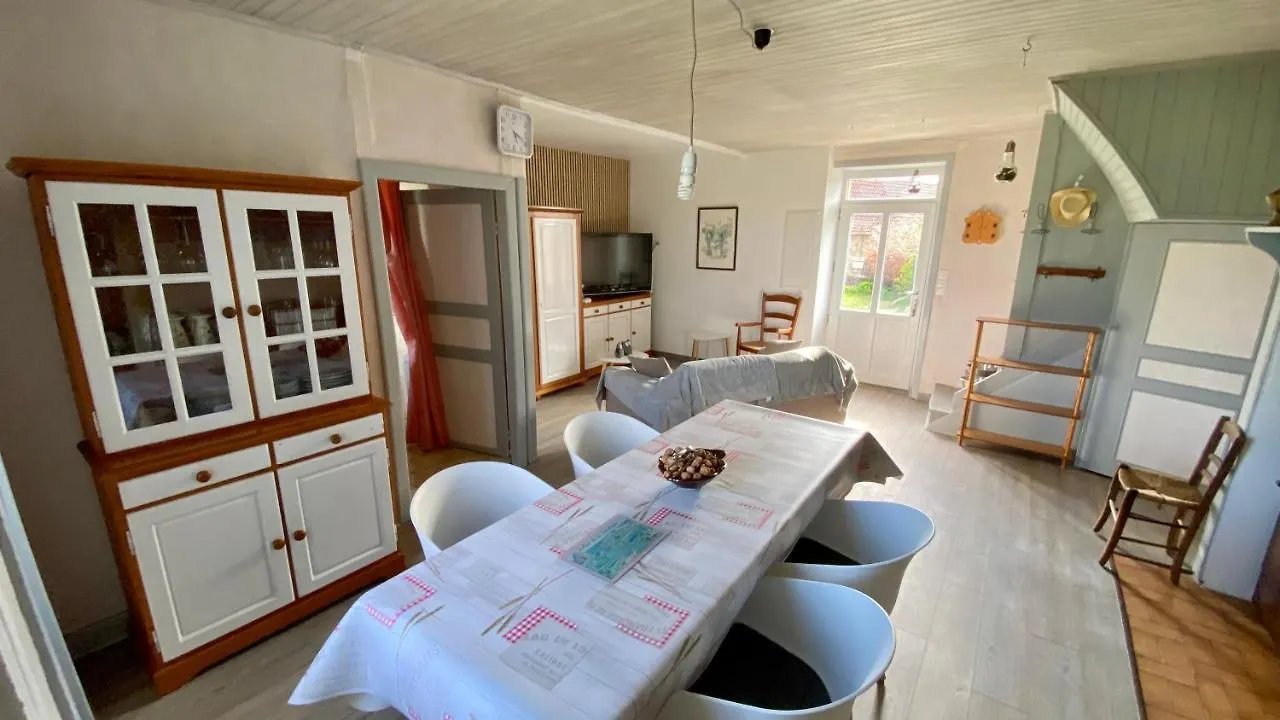 Holiday home Maison Coconing Piscine Couverte Chauffee Mayrinhac-Lentour France